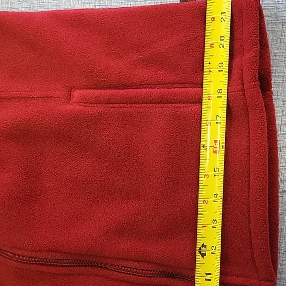 Woolrich Women's Lg Burgandy Fleece Vest - Picture 14 of 16